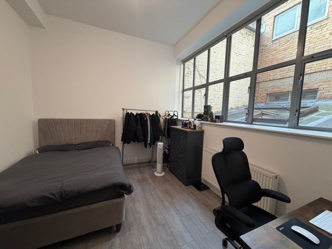 Bright Large Double Room - Gated Development  Main Photo