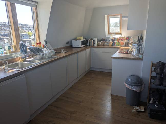 Flatmate wanted for student+young professionl flat Main Photo