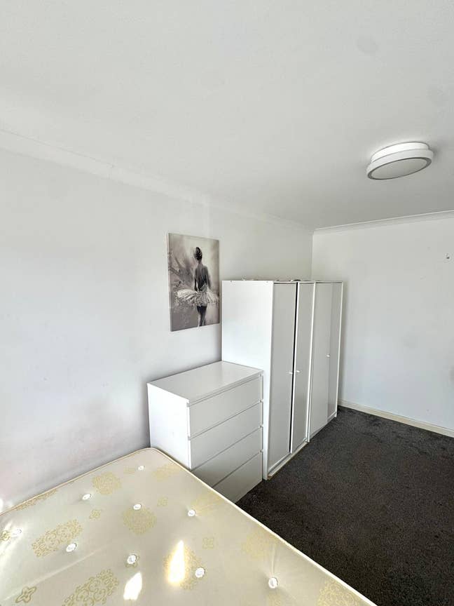 Room for 2 friends moving in together Main Photo