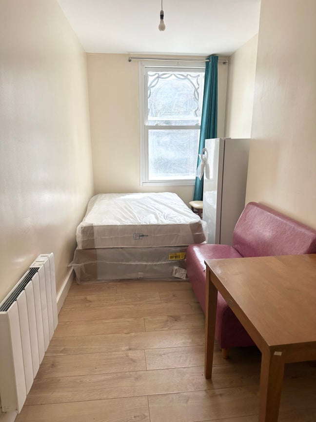 City Center brand new bright sunny double room Main Photo