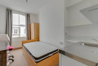 Student Room in the Heart of Chelsea Main Photo