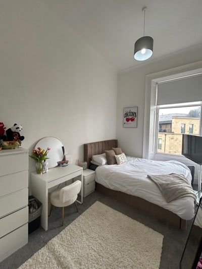 Double Room in Sought-After Park District  Main Photo