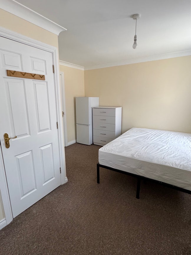 Quiet Double room in a clean and respectful house Main Photo