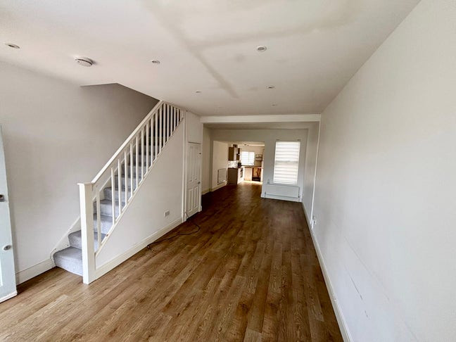 2 Bed House - Ascot Road, Edmonton N18  Main Photo