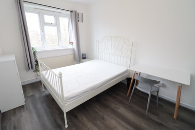 Bright Double Room/ Hoxton/ Newly Refurbished Flat Main Photo