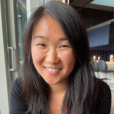 27F British-American management consultant/doctor Main Photo