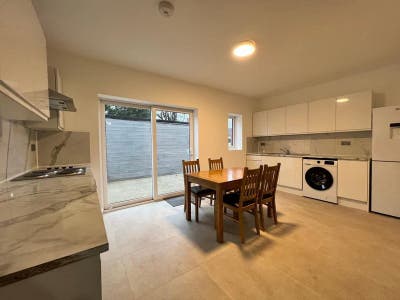 Ensuite room in recently refurbished house Main Photo
