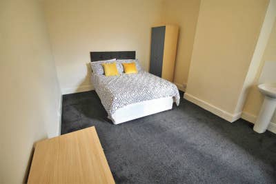 Large Double  Room in House Share Main Photo