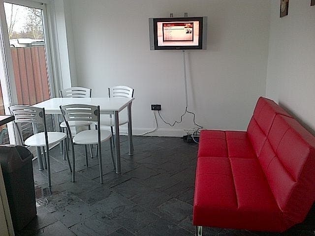 A lovely double room available in Sheldon Main Photo