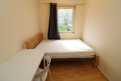 Room In E16 Available now Only 165&pound; Per Week Main Photo