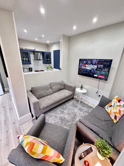 **Large Bright Double Garden Facing Room** Main Photo