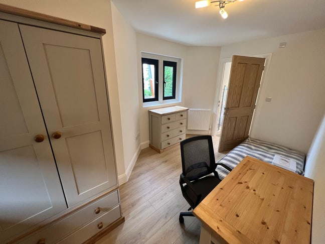 Single ensuite room - all bills included  Main Photo