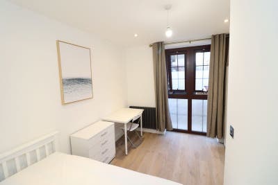 Secure High Quality Double Room Near the City-E1 Main Photo