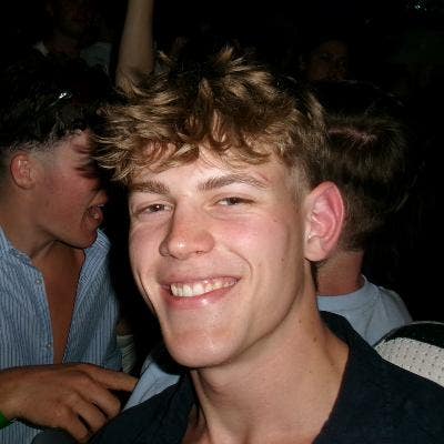 Professional Male seeks a single or double room Main Photo