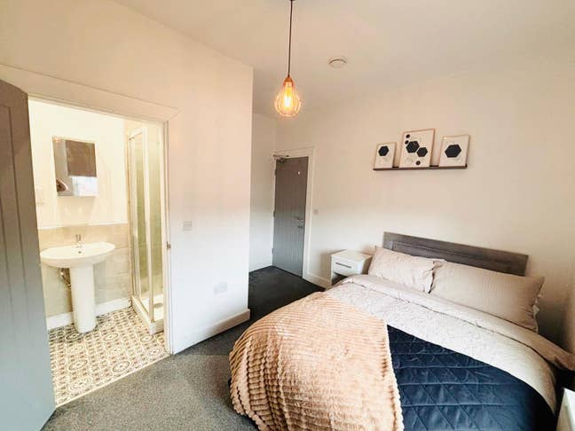 Final Room &pound;495pcm - &pound;100 off First Month's Rent! Main Photo