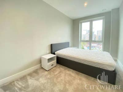 Spacious three-bedroom flat in Greenwich Main Photo