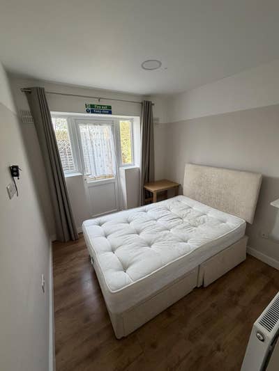 Compact Double Room | All Bills Included en-suite Main Photo