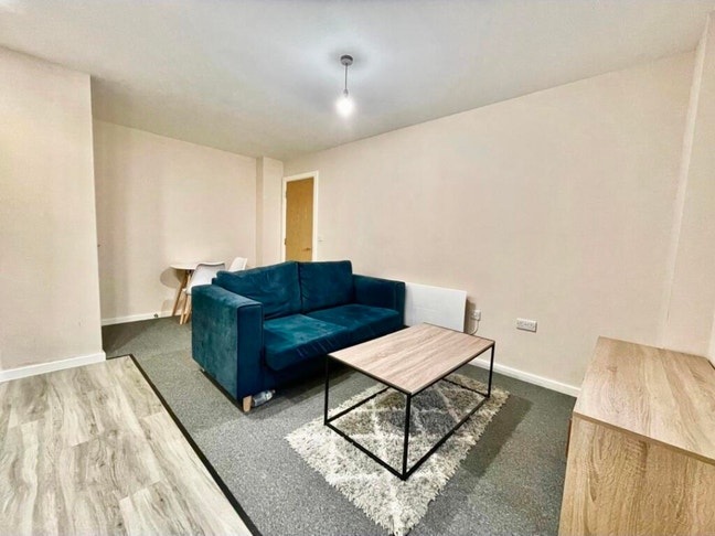 Modern 1-Bed Flat | Parking Inclu | Great Location Main Photo