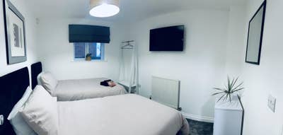 Professional rooms En suites -large modern house  Main Photo