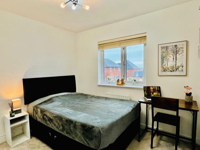 Room in Luton - LU2 Main Photo