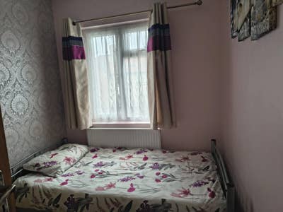 Single bedroom furnished to let Main Photo