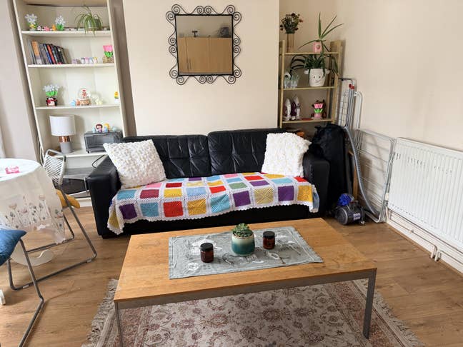 Cozy Furnished Room in 2-Bed Flat  Main Photo