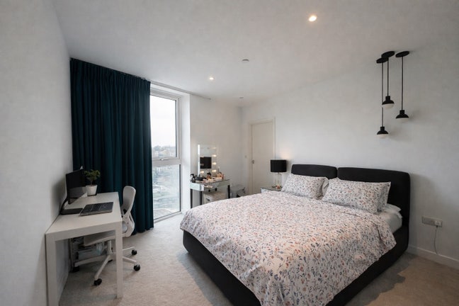 Spacious En-suite in 2B2B - 2min Lizzy line - May Main Photo