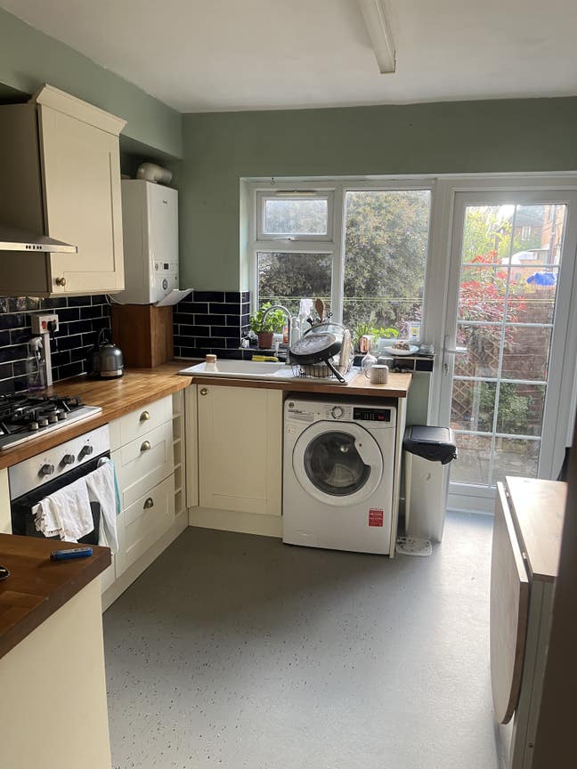 Luminous Room In Bruce Gove Main Photo