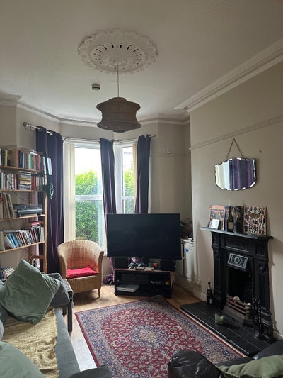 Double Bedroom in 4bed house (Sunnyside St/Ormeau) Main Photo