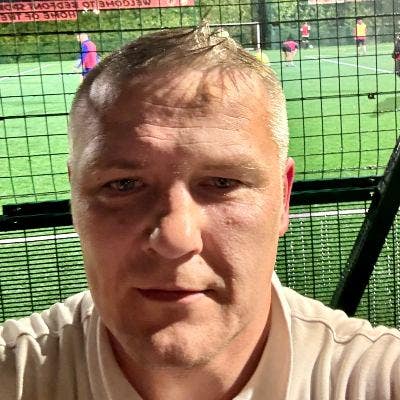 Professional Male seeks a single or double room Main Photo