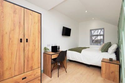 A Refurbished Beautiful and Modern House Share Main Photo