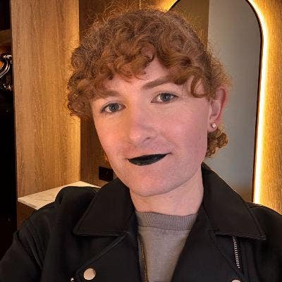 Professional Female seeks a double room Main Photo