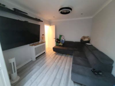 Modern 1 bedroom with Seperate Living room in En1 Main Photo