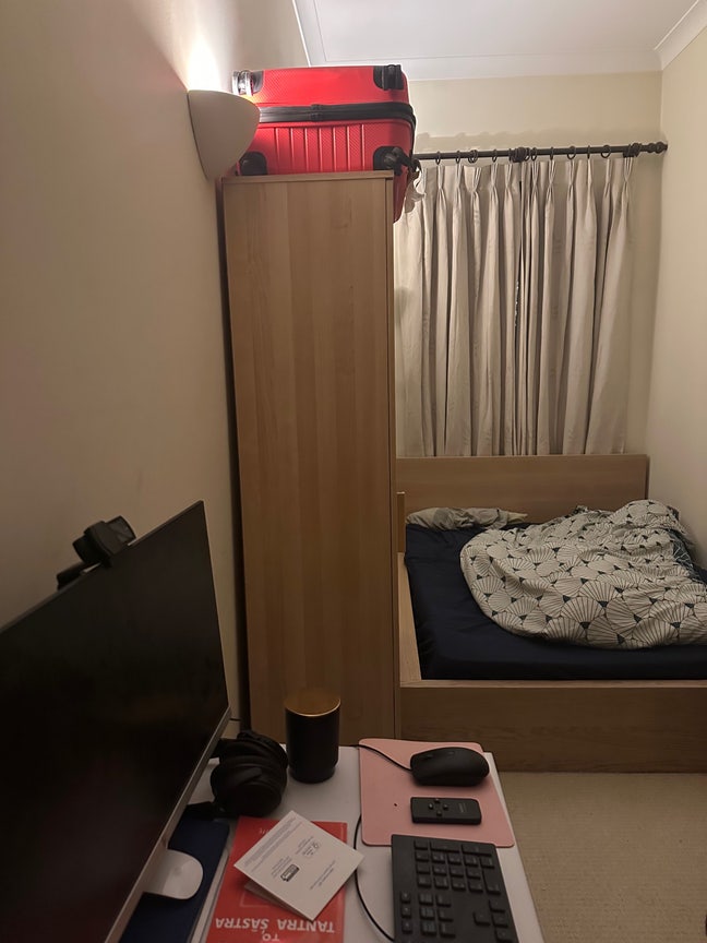 Single en-suite room (private bathroom and shower) Main Photo