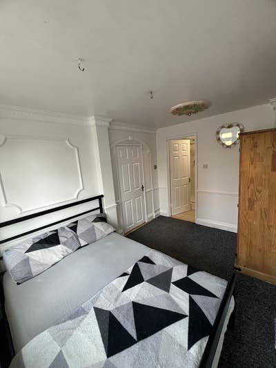 En-suite double room and a single room available  Main Photo