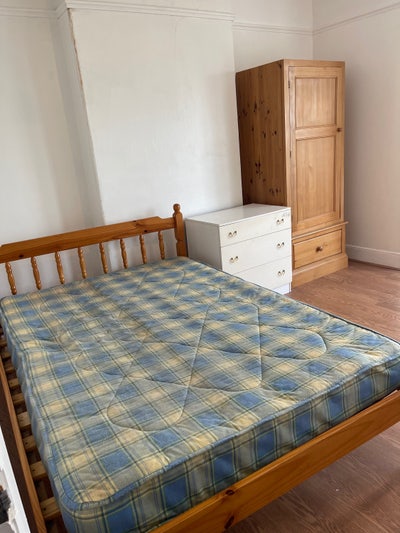 Large Double room &pound;580/per month include bills Main Photo