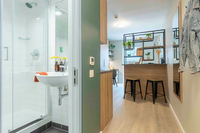 IQ Hammersmith Studio-400pw, furnished Main Photo