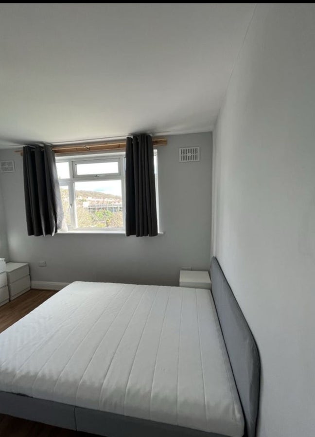 Room available in friendly housr. Main Photo