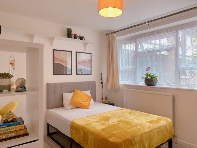 Room available directly opposite Kingston Uni Main Photo