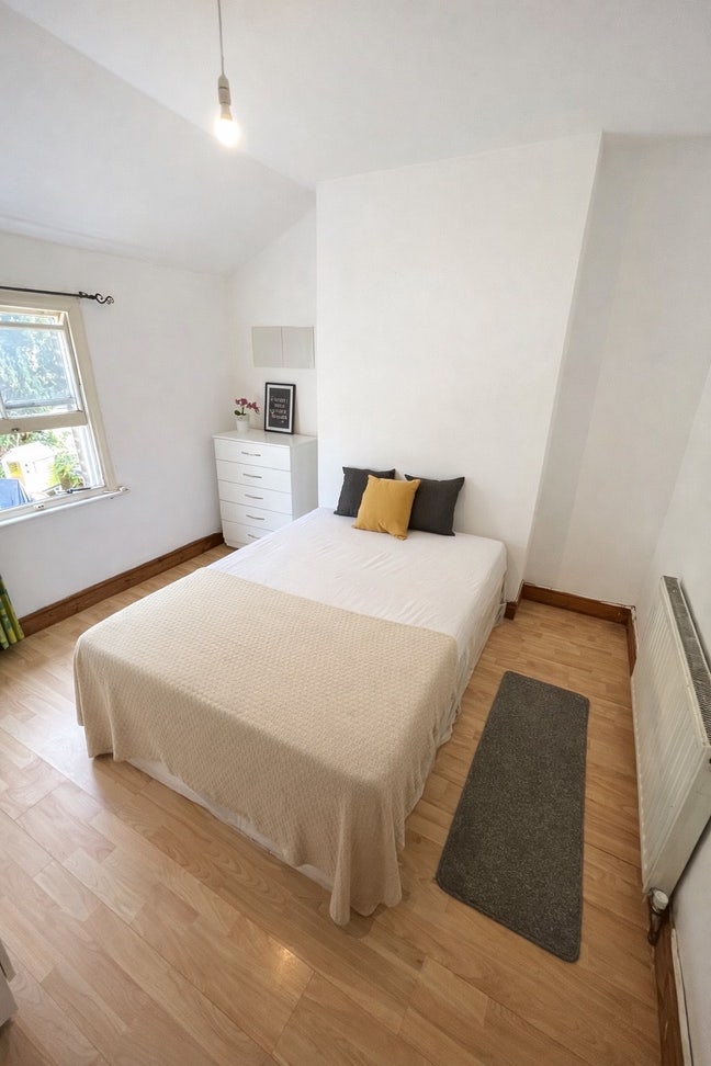 Double&Single Room Next to Lidl, Ready to Move In Main Photo