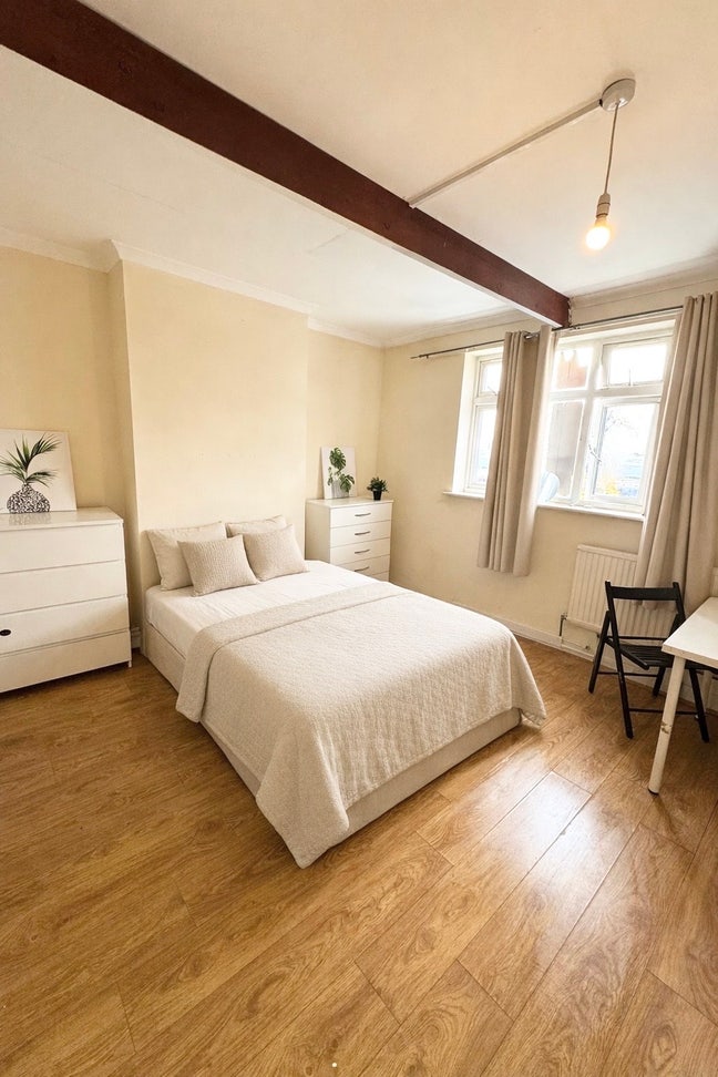 Massive Double/Twin Room Close to Ikea  Main Photo