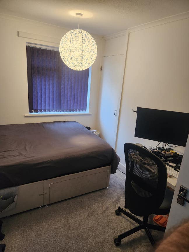 Lovely, newly décorated double bedroom.  Main Photo