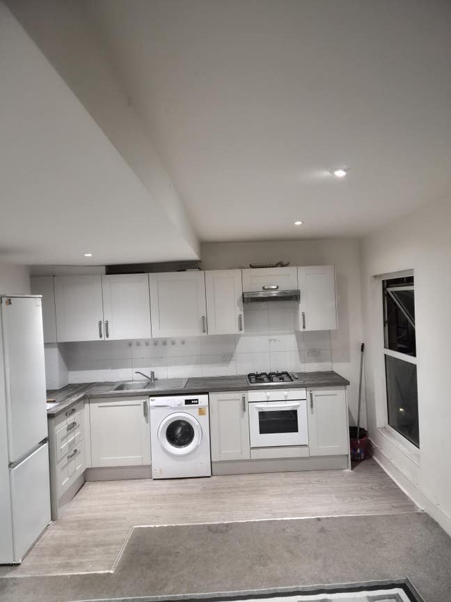 *Ensuit room*  Main Photo