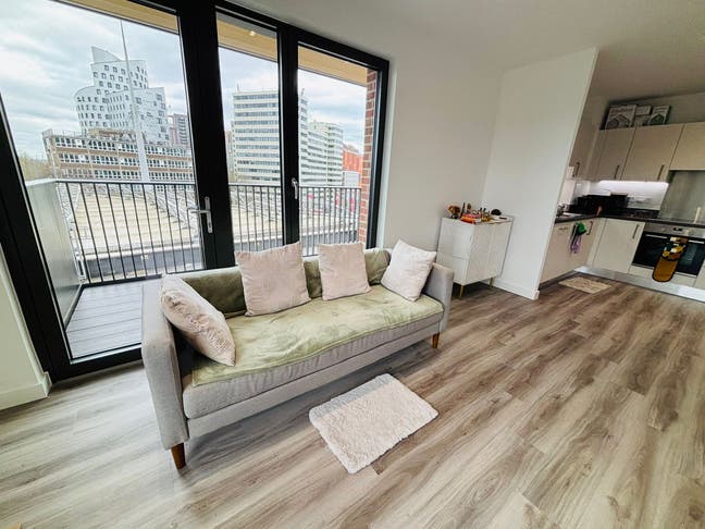 Female Roommate Wanted - Wembley Park   Main Photo
