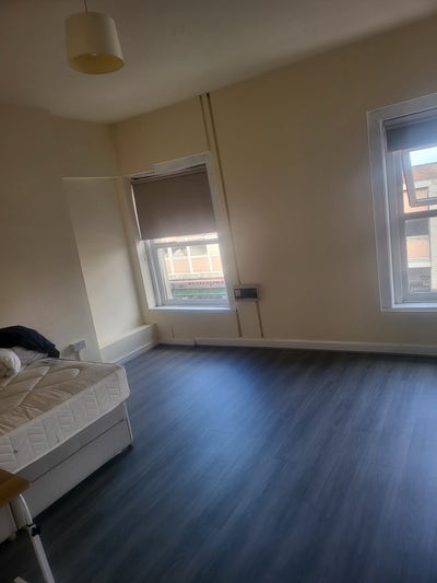 Large double room to rent  Main Photo