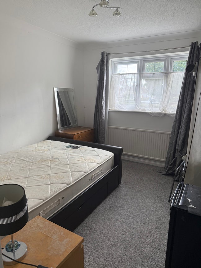 Ground floor double room near Upminster station  Main Photo