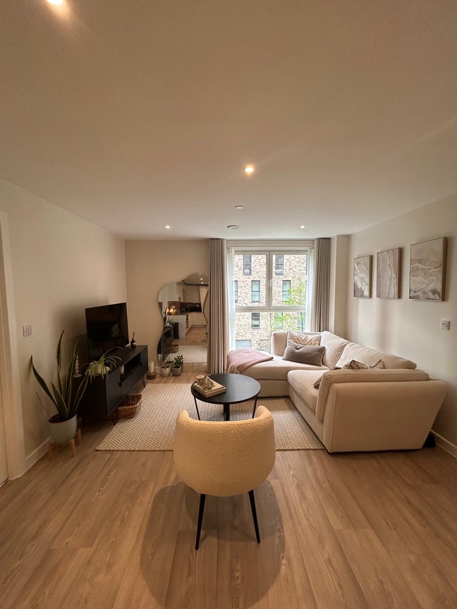 Spacious double room with ensuite available Main Photo