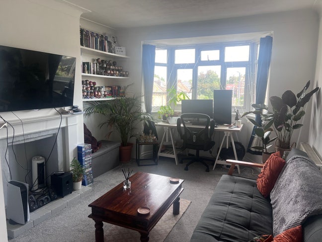 Double room near Brockwell Park (May move-in) Main Photo