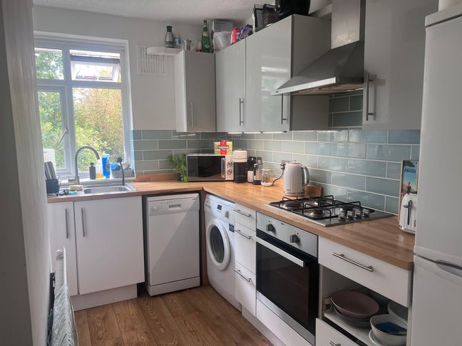 Double room near Brockwell Park (May move-in) Main Photo