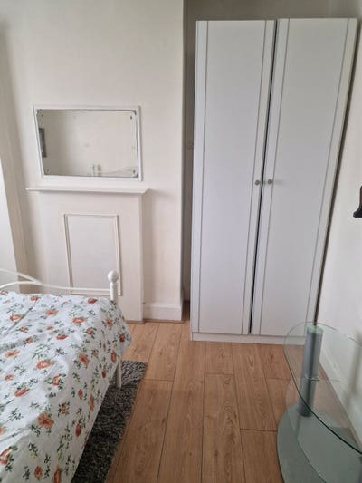 Room for rend Main Photo